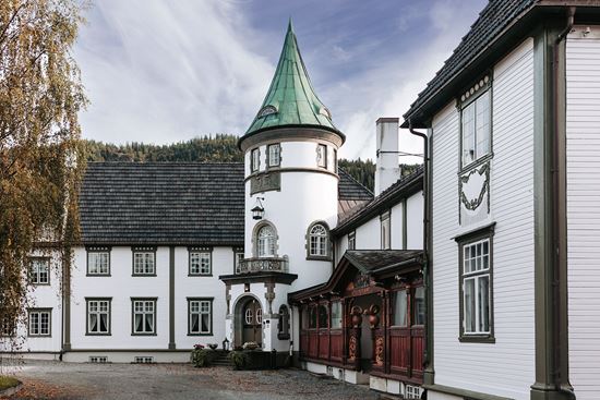  Fasaden på Bårdshaug Herregård
