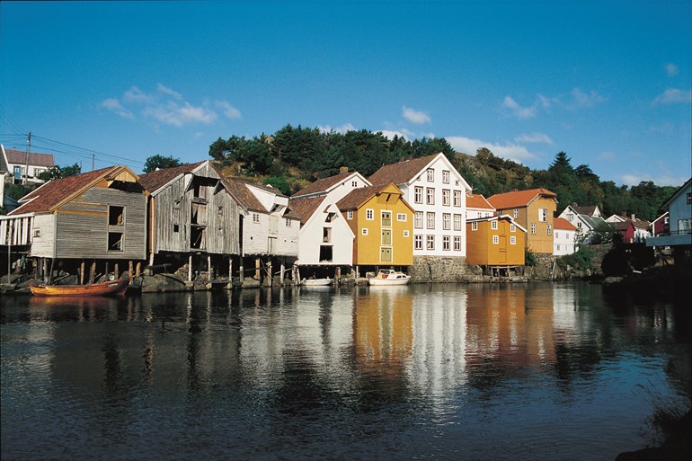 Fasaden av Sogndalstrand Kulturhotell